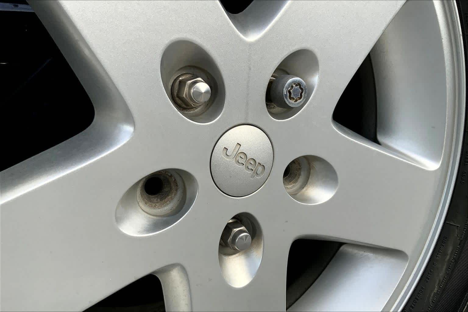 Thumbnail: 2015 Jeep Wrangler - 7