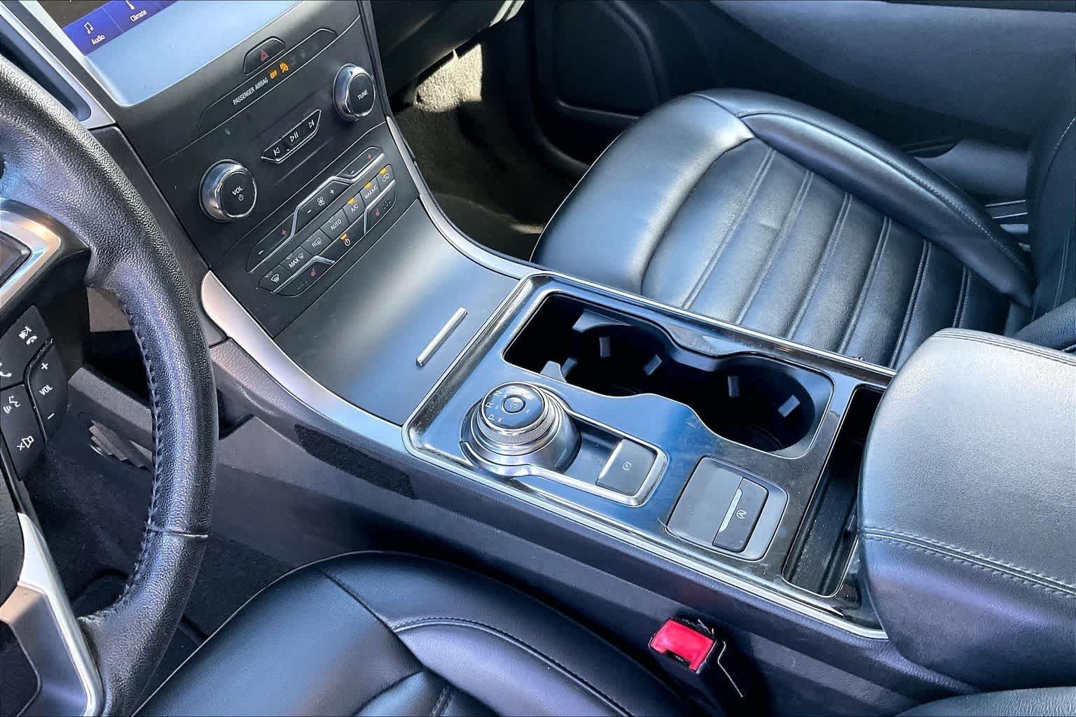 Thumbnail: 2020 Ford Edge - 16