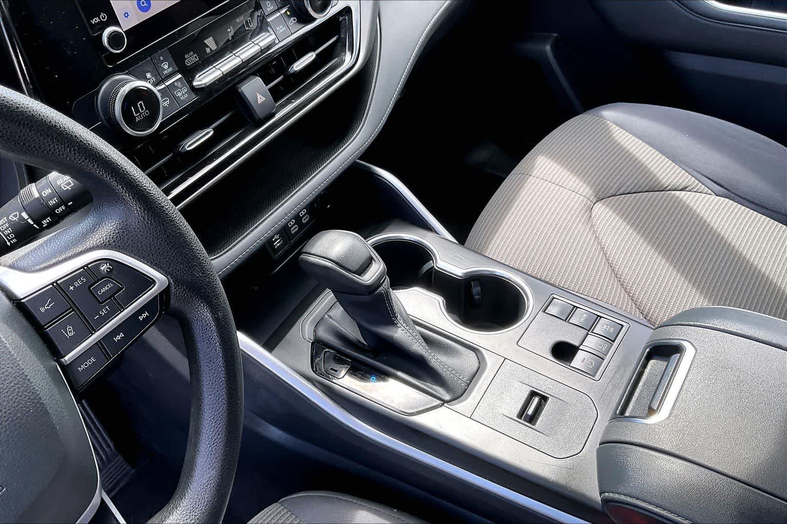 Thumbnail: 2023 Toyota Highlander - 16