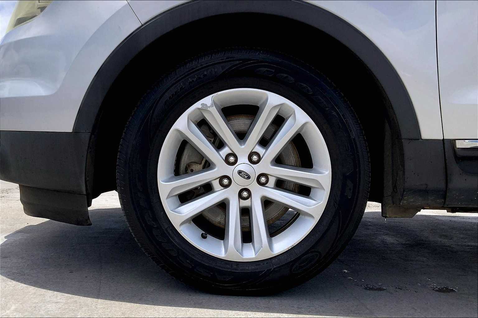 Thumbnail: 2015 Ford Explorer - 8