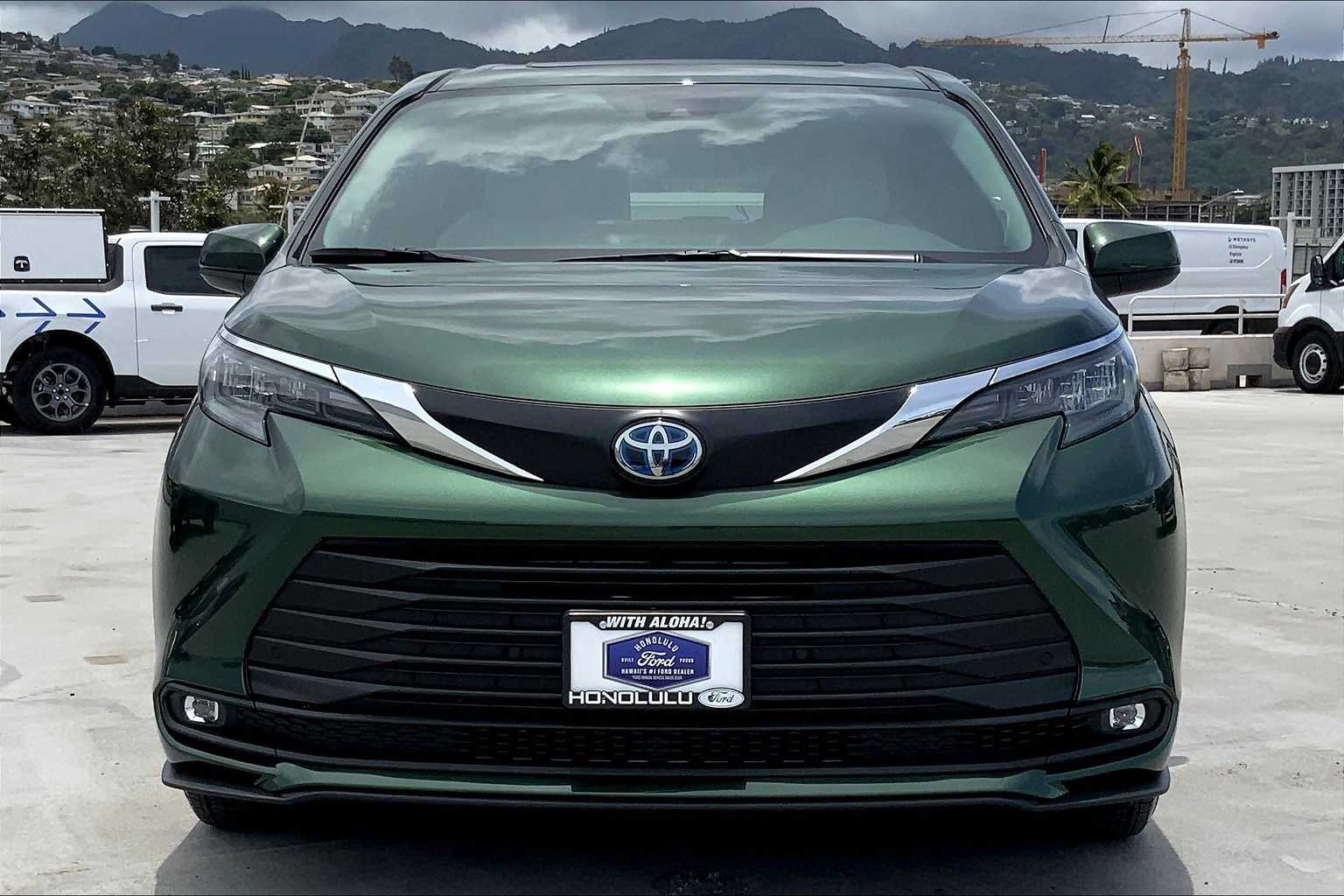 Thumbnail: 2025 Toyota Sienna - 6