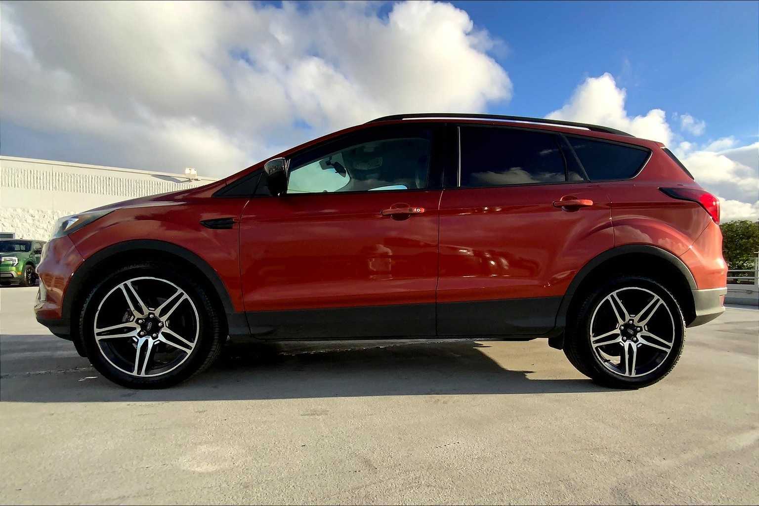 Thumbnail: 2019 Ford Escape - 3