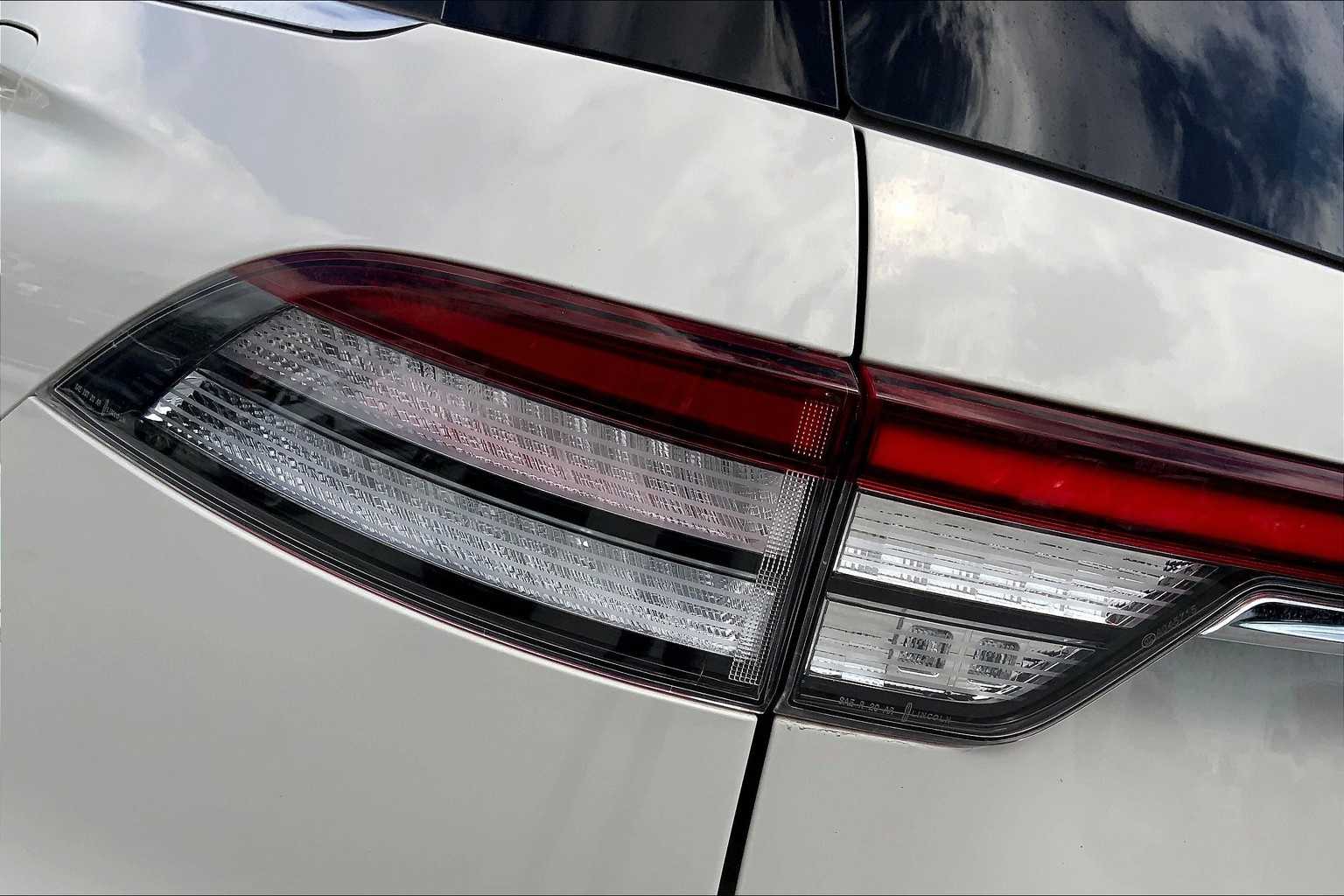 Thumbnail: 2022 Lincoln Aviator - 32