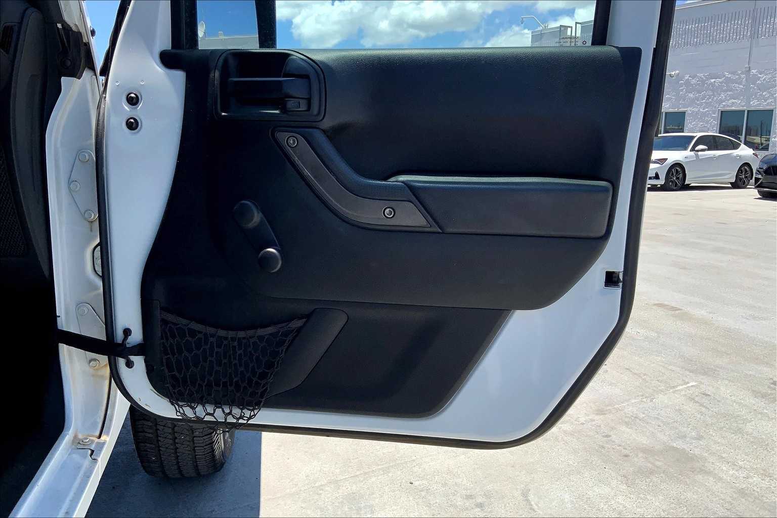 Thumbnail: 2017 Jeep Wrangler - 28