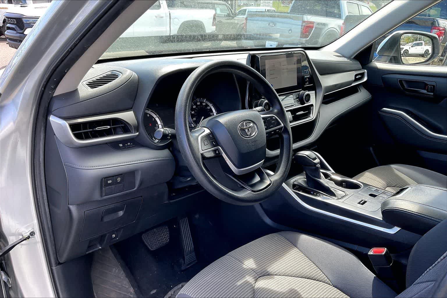 Thumbnail: 2023 Toyota Highlander - 2