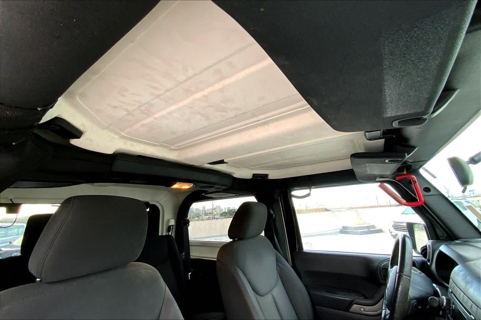 Thumbnail: 2015 Jeep Wrangler - 30