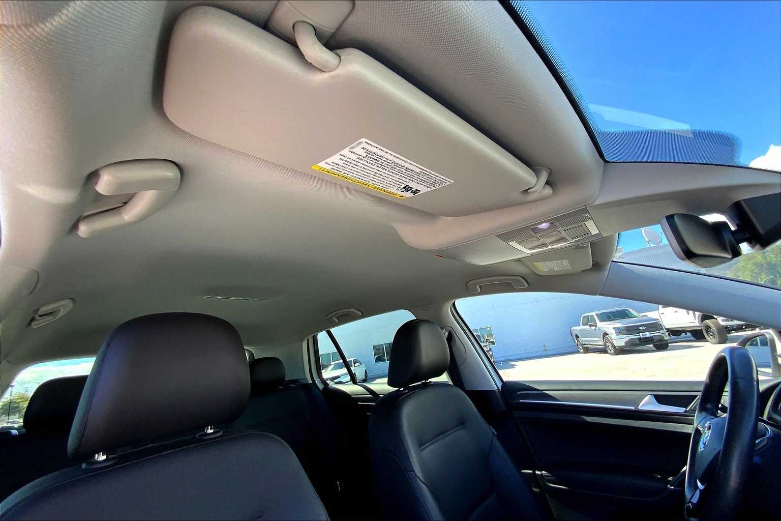 Thumbnail: 2019 Volkswagen e-Golf - 30