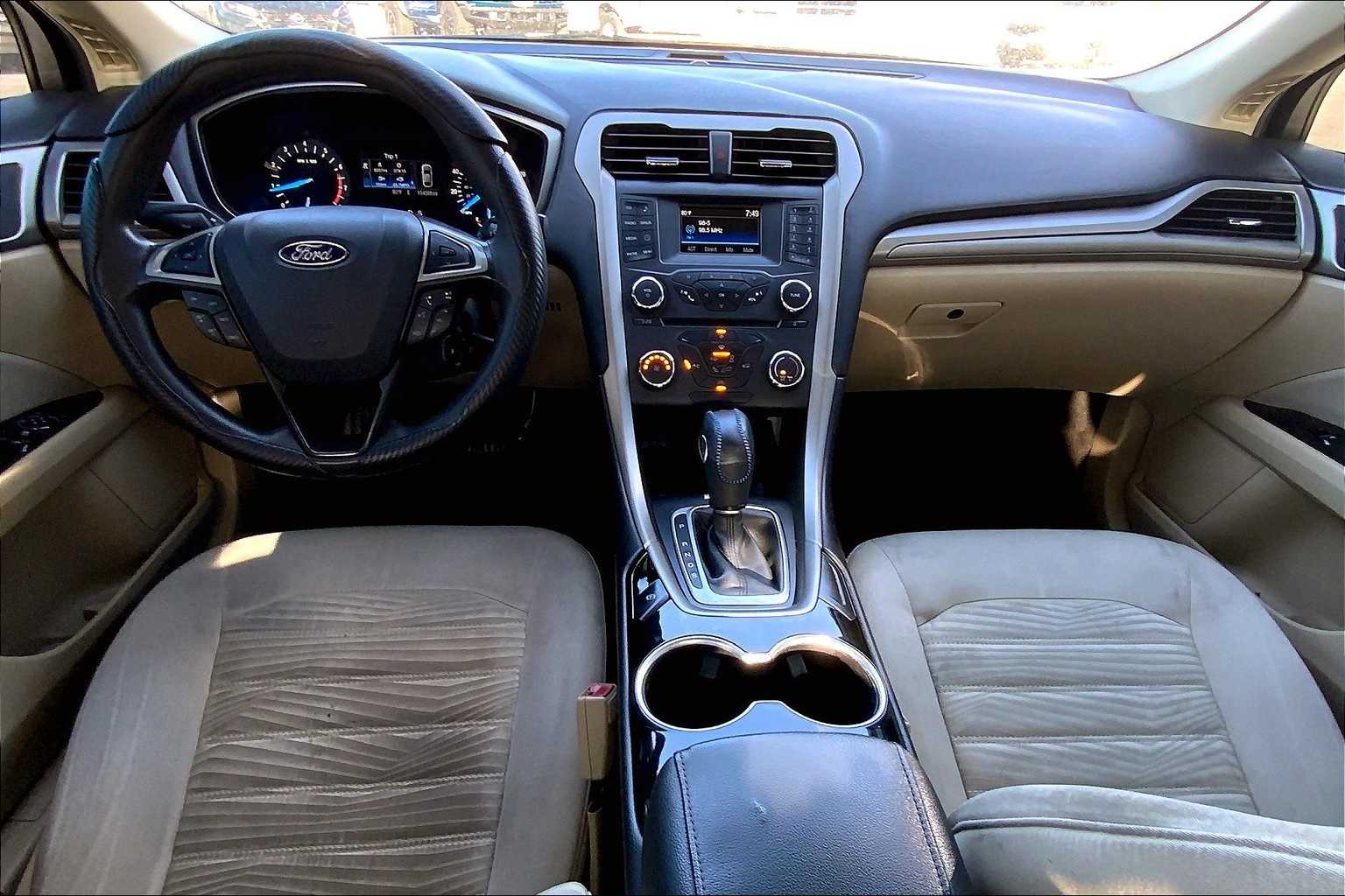 Thumbnail: 2016 Ford Fusion - 10