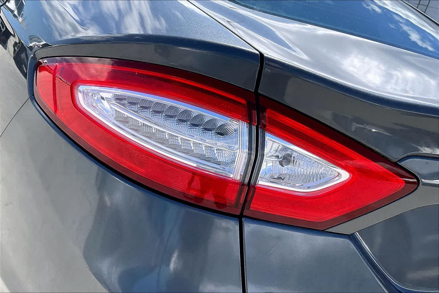Thumbnail: 2016 Ford Fusion - 31