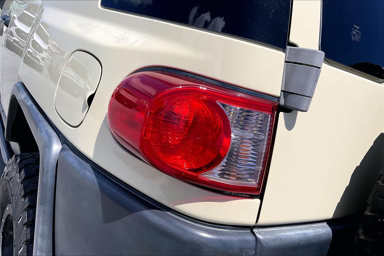 Thumbnail: 2010 Toyota FJ Cruiser - 32
