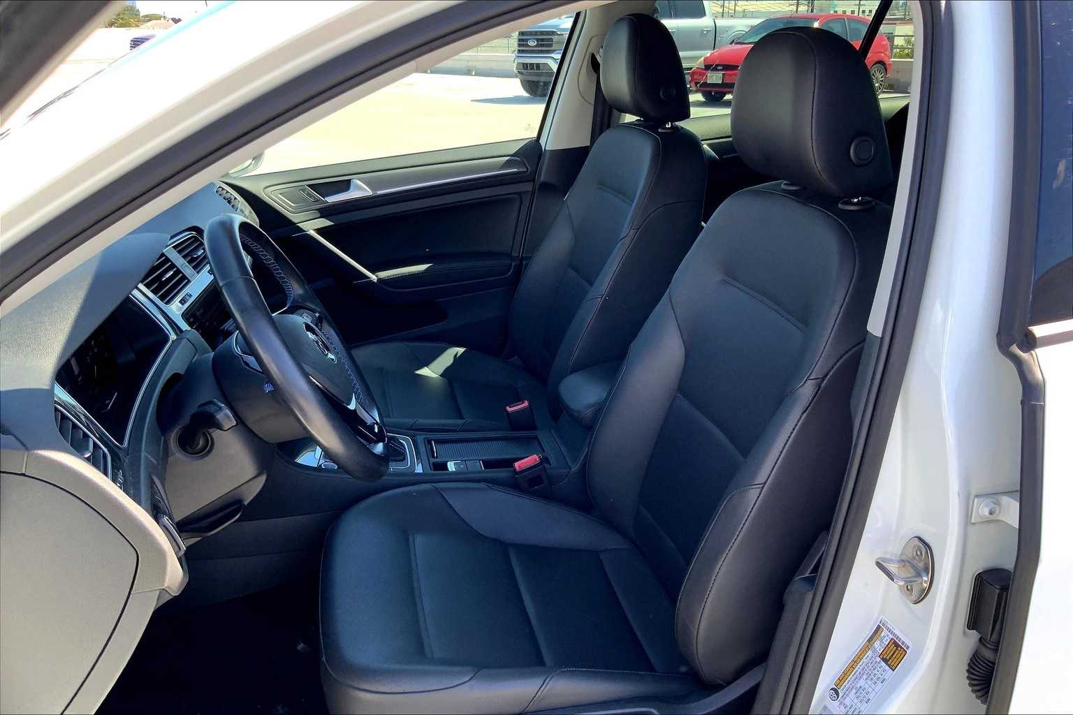 Thumbnail: 2019 Volkswagen e-Golf - 11