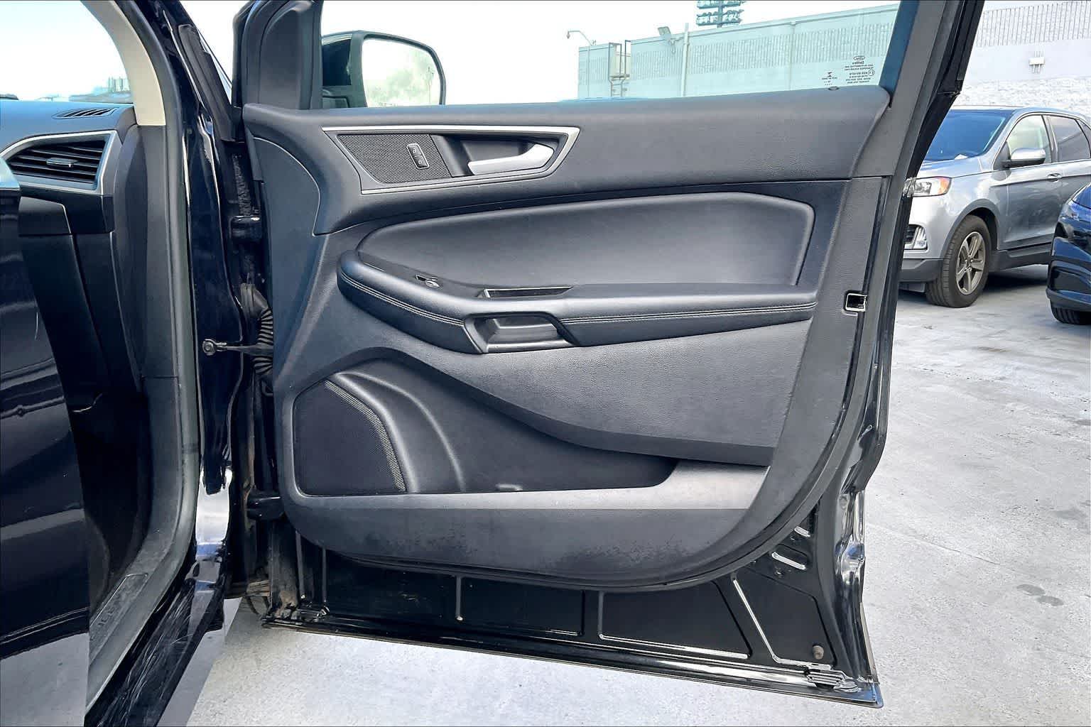 Thumbnail: 2020 Ford Edge - 28