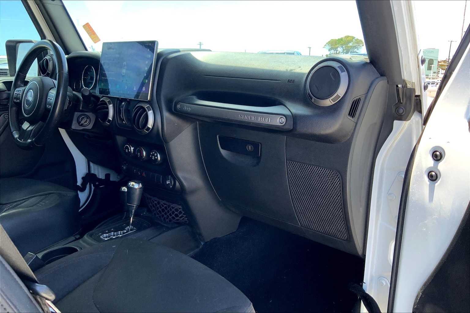 Thumbnail: 2016 Jeep Wrangler - 23