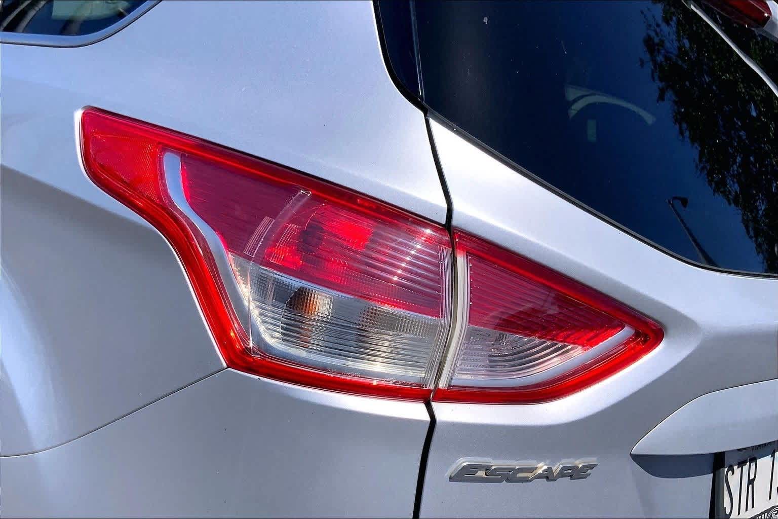 Thumbnail: 2016 Ford Escape - 32