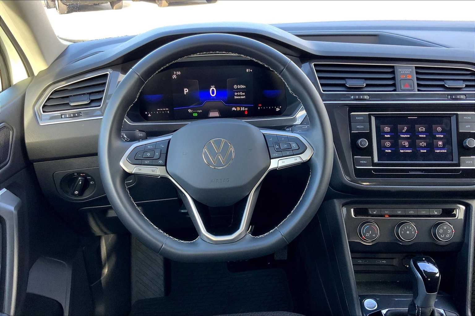 Thumbnail: 2024 Volkswagen Tiguan - 14