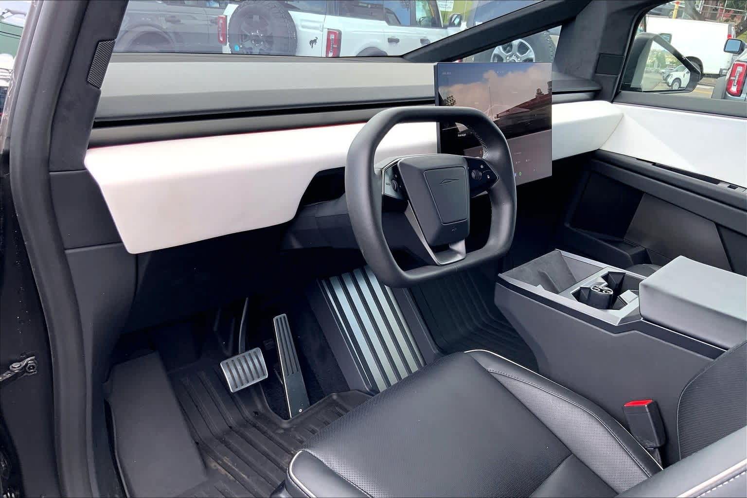 Used 2024 Tesla Cybertruck Base with VIN 7G2CEHED7RA015760 for sale in Honolulu, HI