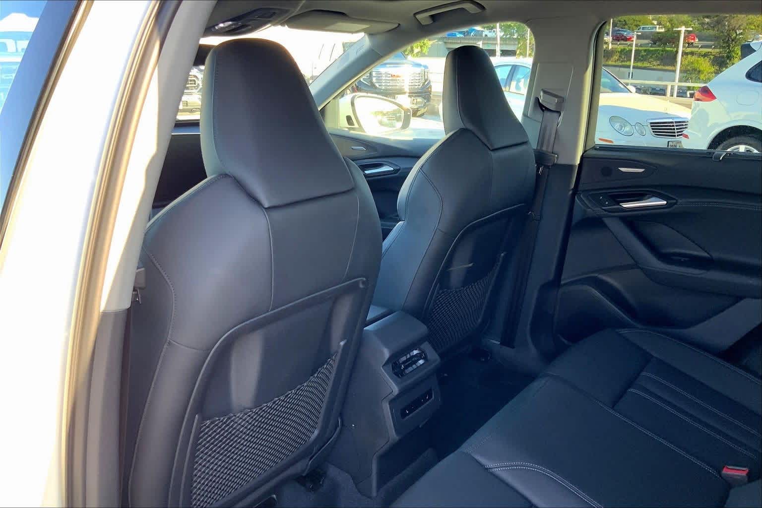 Thumbnail: 2025 Audi Q6 e-tron - 12