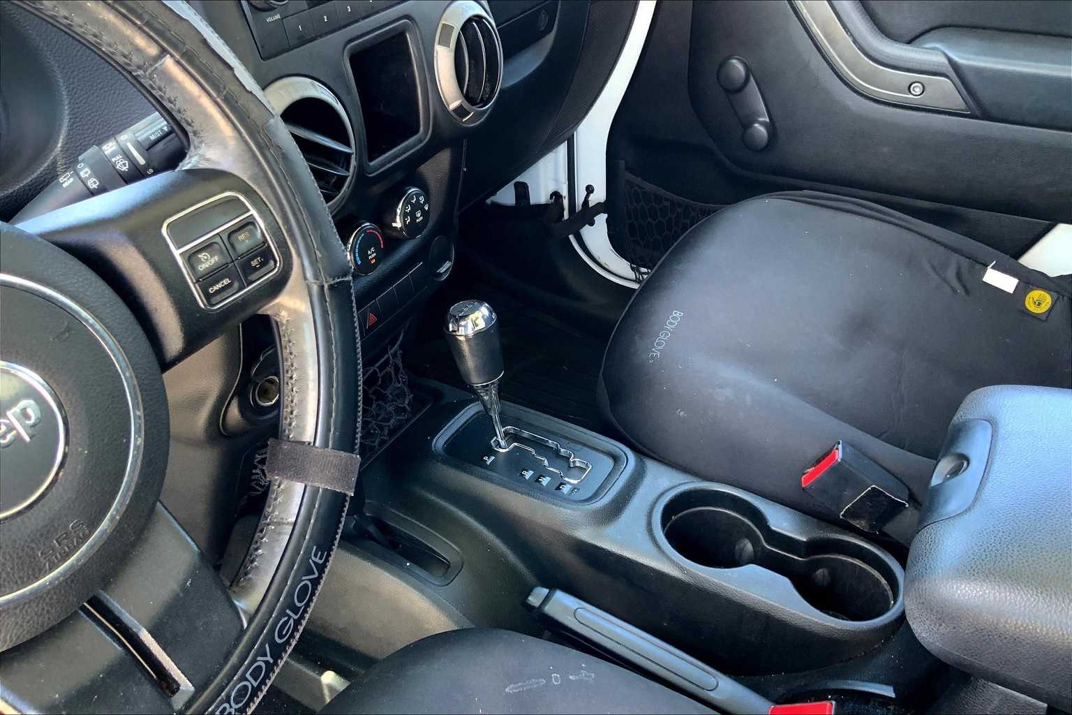 Thumbnail: 2017 Jeep Wrangler - 16