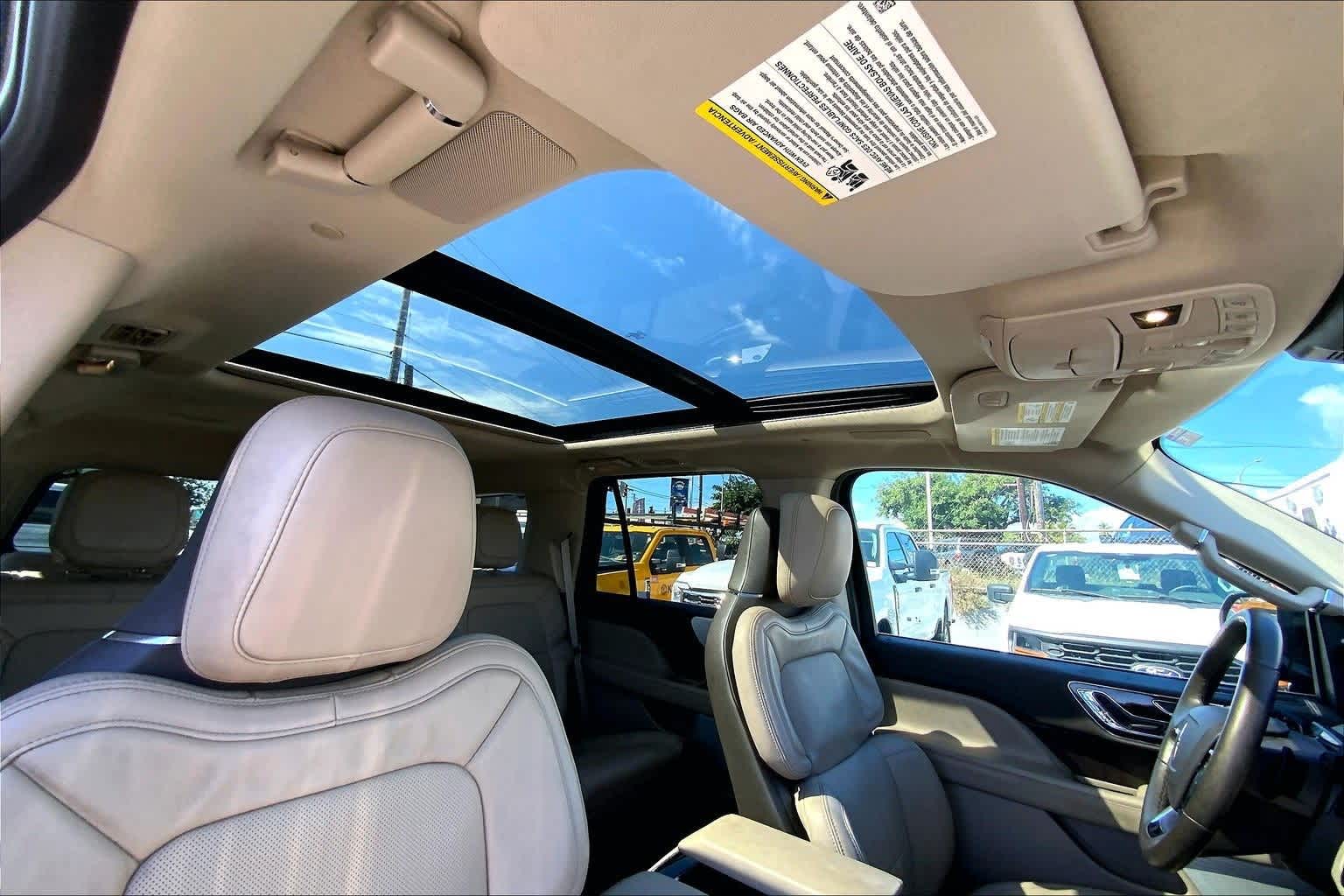 Thumbnail: 2022 Lincoln Navigator - 30