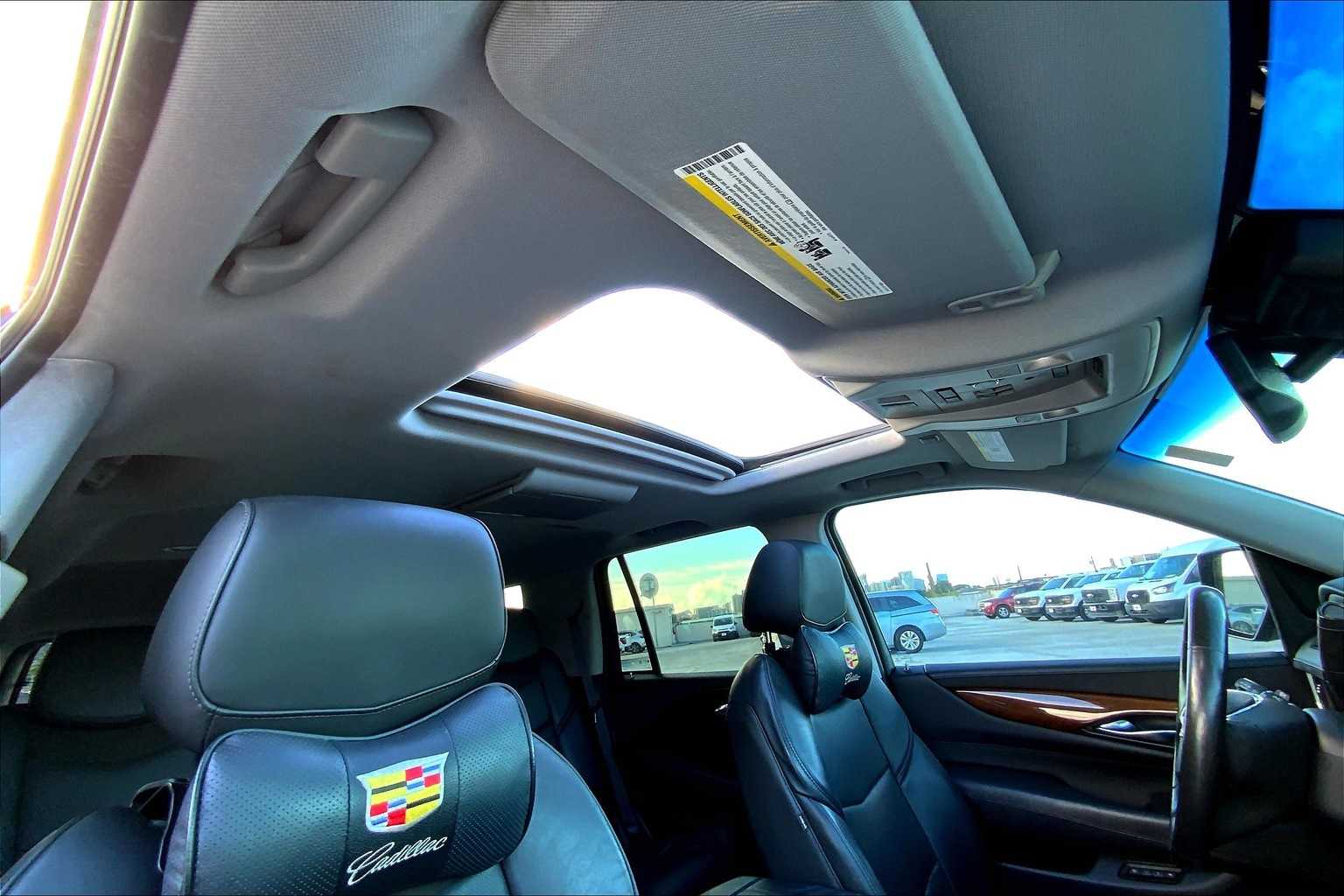 Thumbnail: 2015 Cadillac Escalade - 30