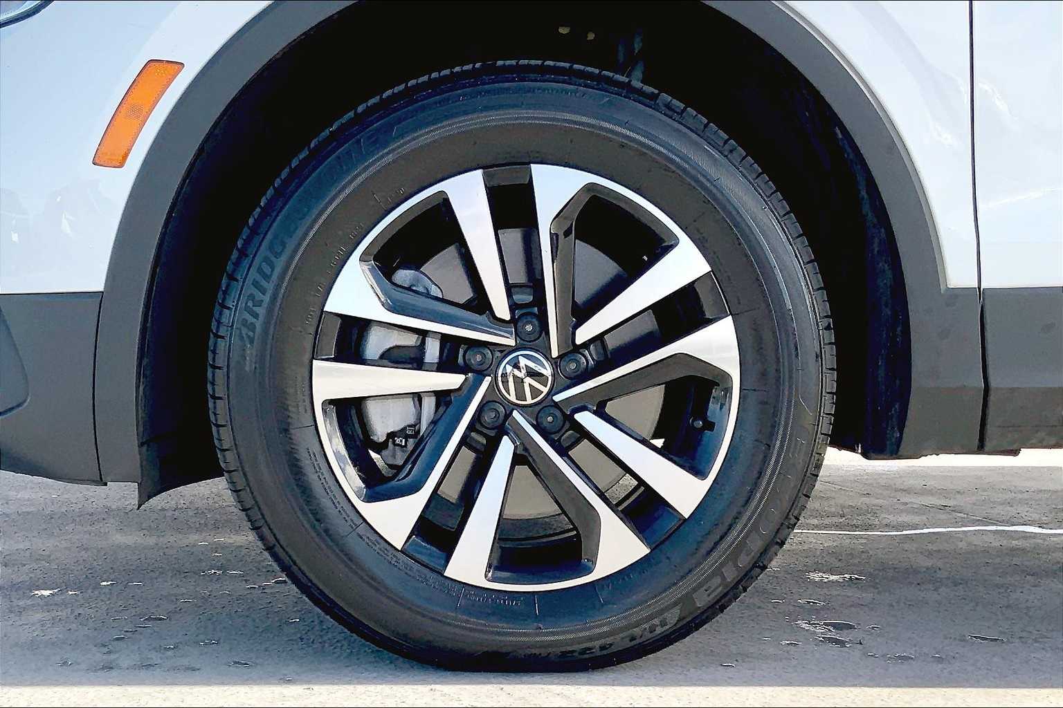 Thumbnail: 2024 Volkswagen Tiguan - 8