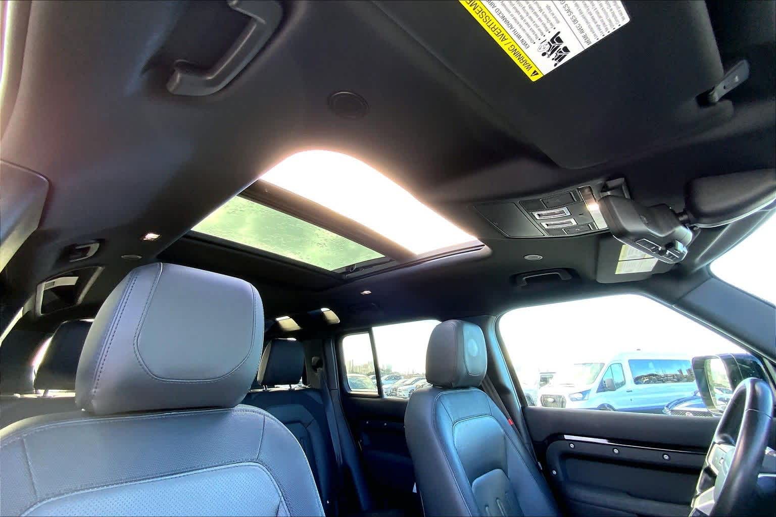 Thumbnail: 2022 Land Rover Defender - 30