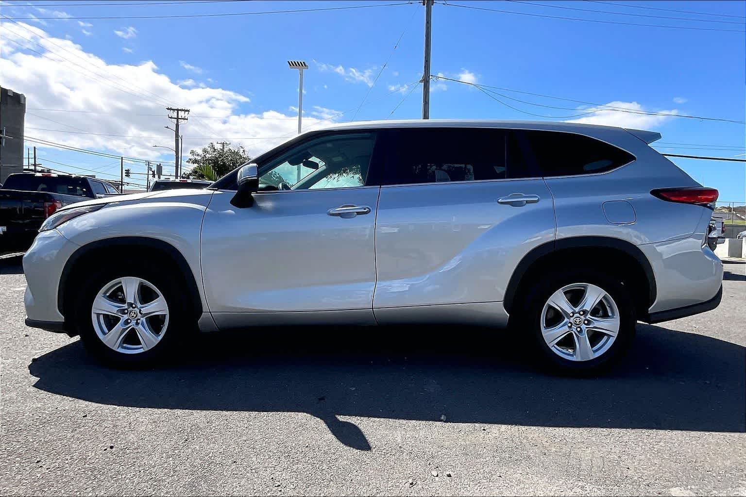 Thumbnail: 2023 Toyota Highlander - 3