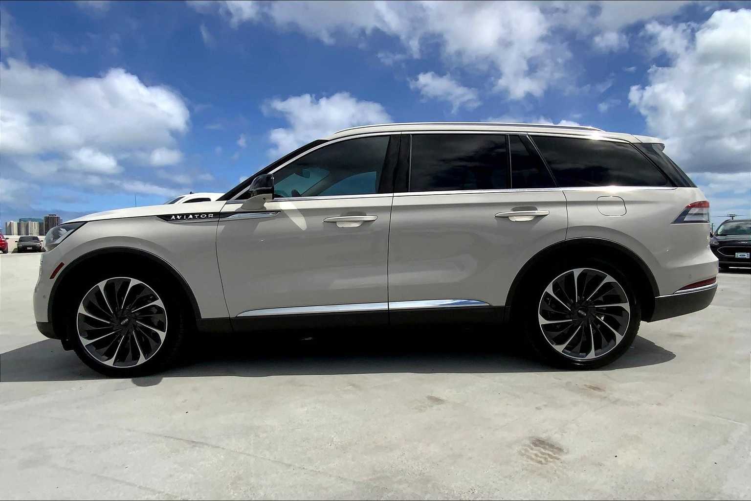 Thumbnail: 2022 Lincoln Aviator - 3