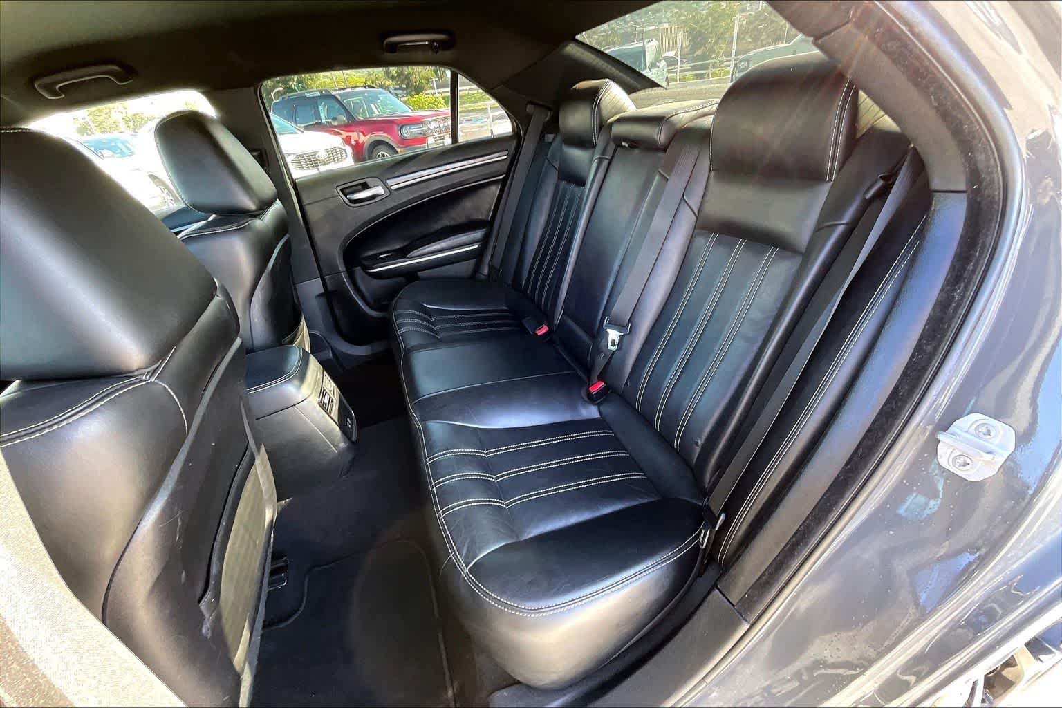 Thumbnail: 2019 Chrysler 300 - 29