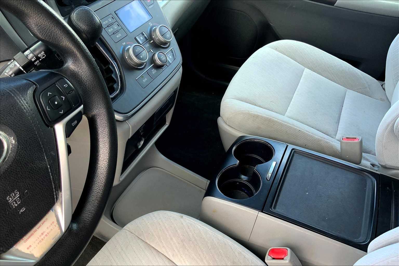 Thumbnail: 2016 Toyota Sienna - 16