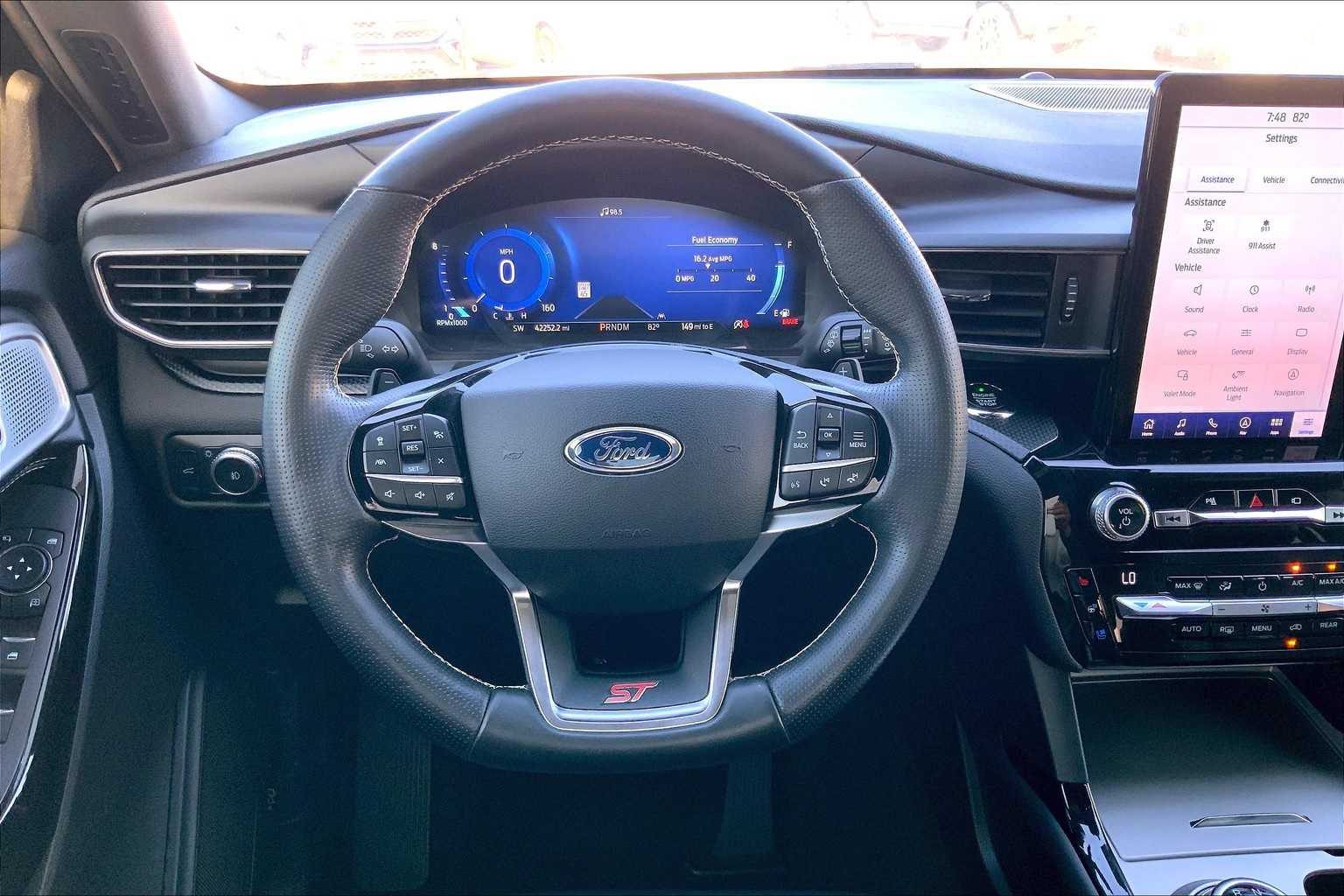 Thumbnail: 2021 Ford Explorer - 14