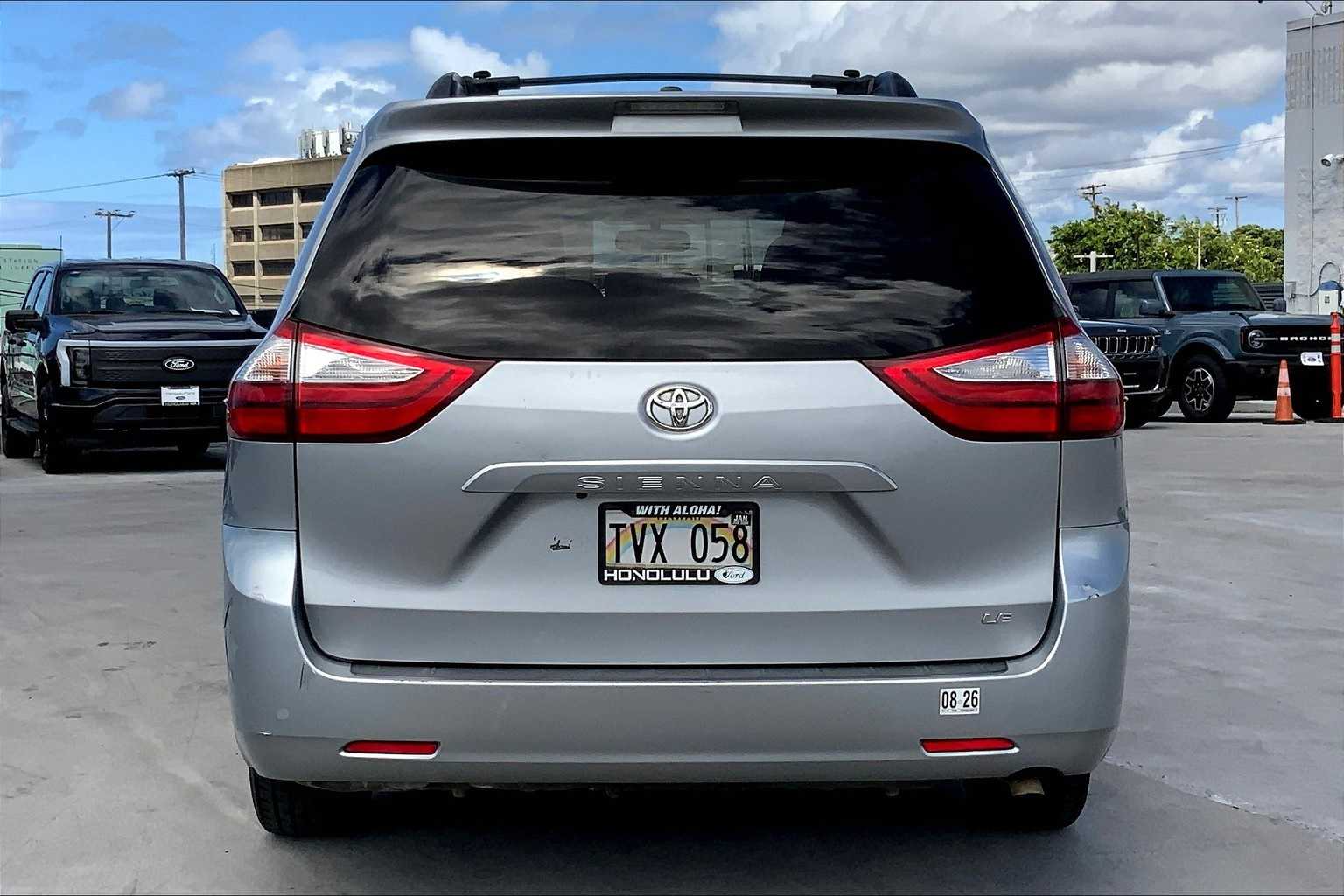 Thumbnail: 2016 Toyota Sienna - 5