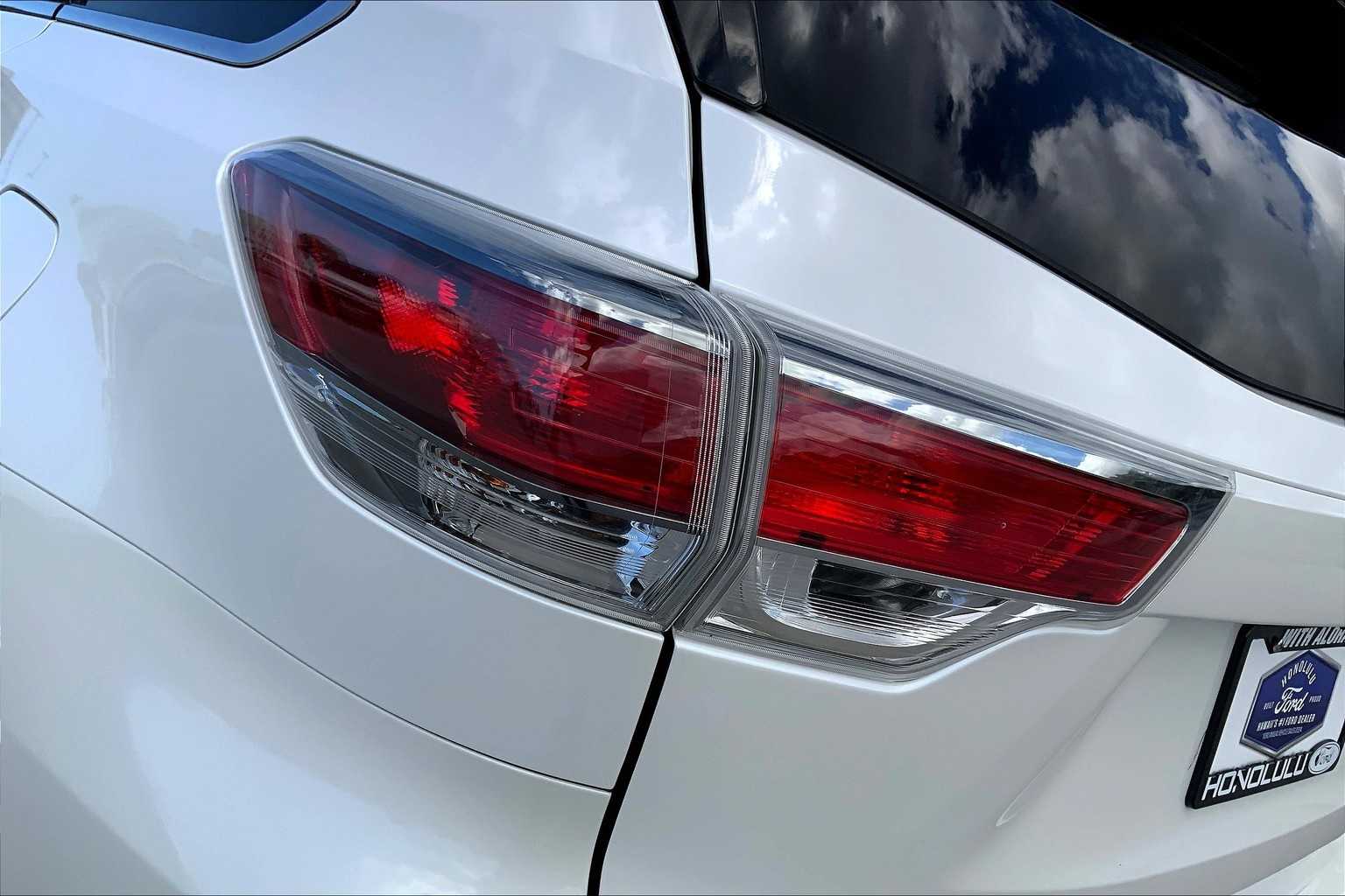 Thumbnail: 2016 Toyota Highlander - 32