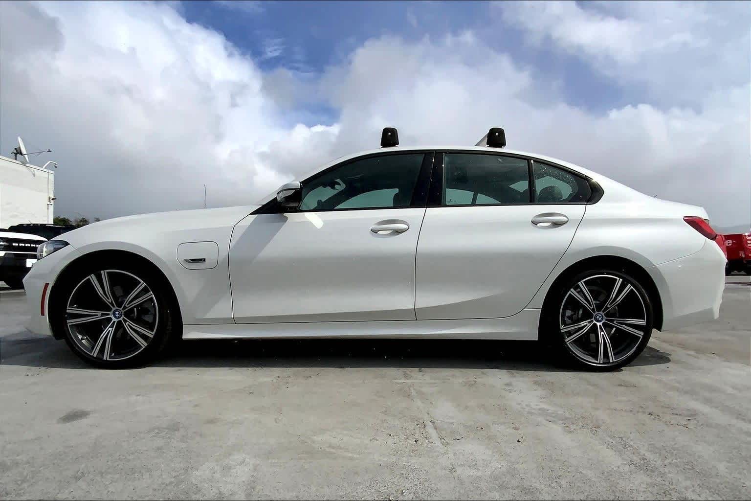 2023 Bmw 330e photo 3