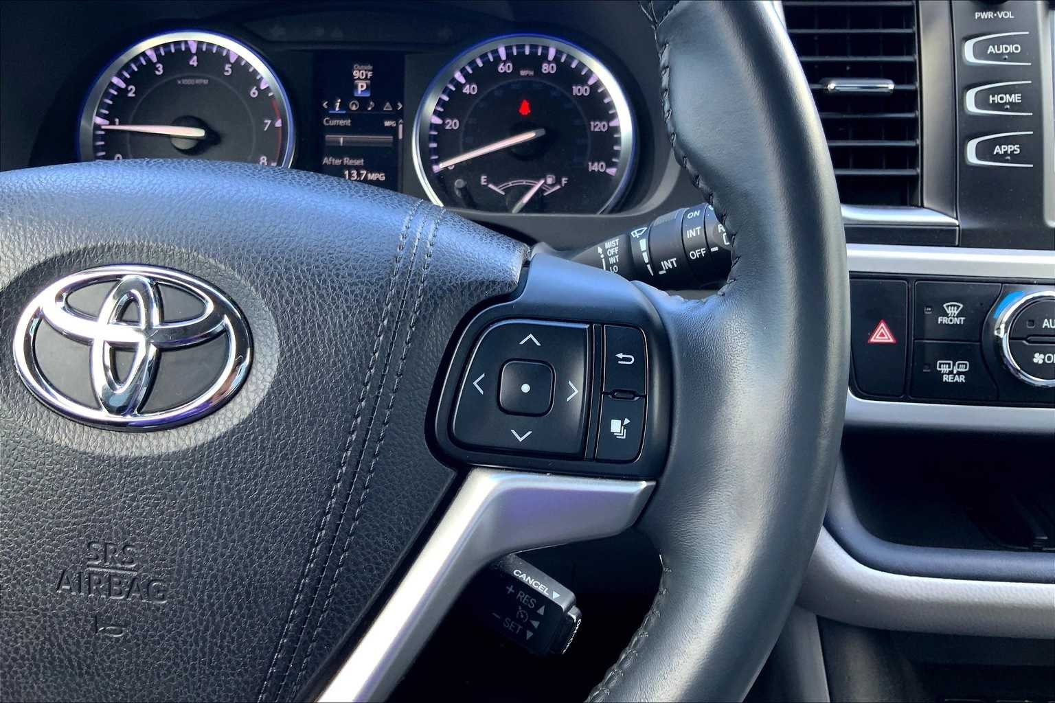 Thumbnail: 2016 Toyota Highlander - 25