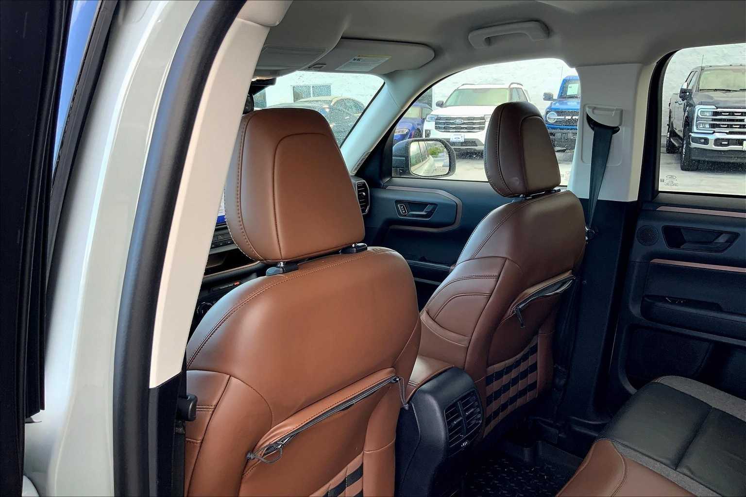 Thumbnail: 2022 Ford Bronco Sport - 12