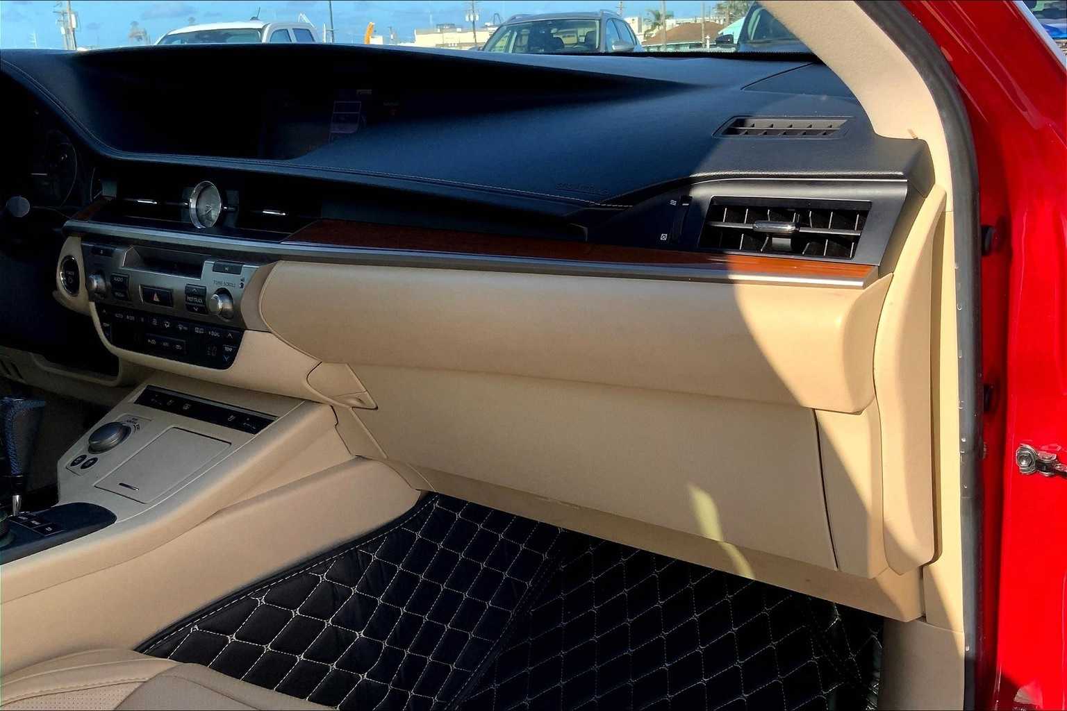 Thumbnail: 2014 Lexus ES - 23