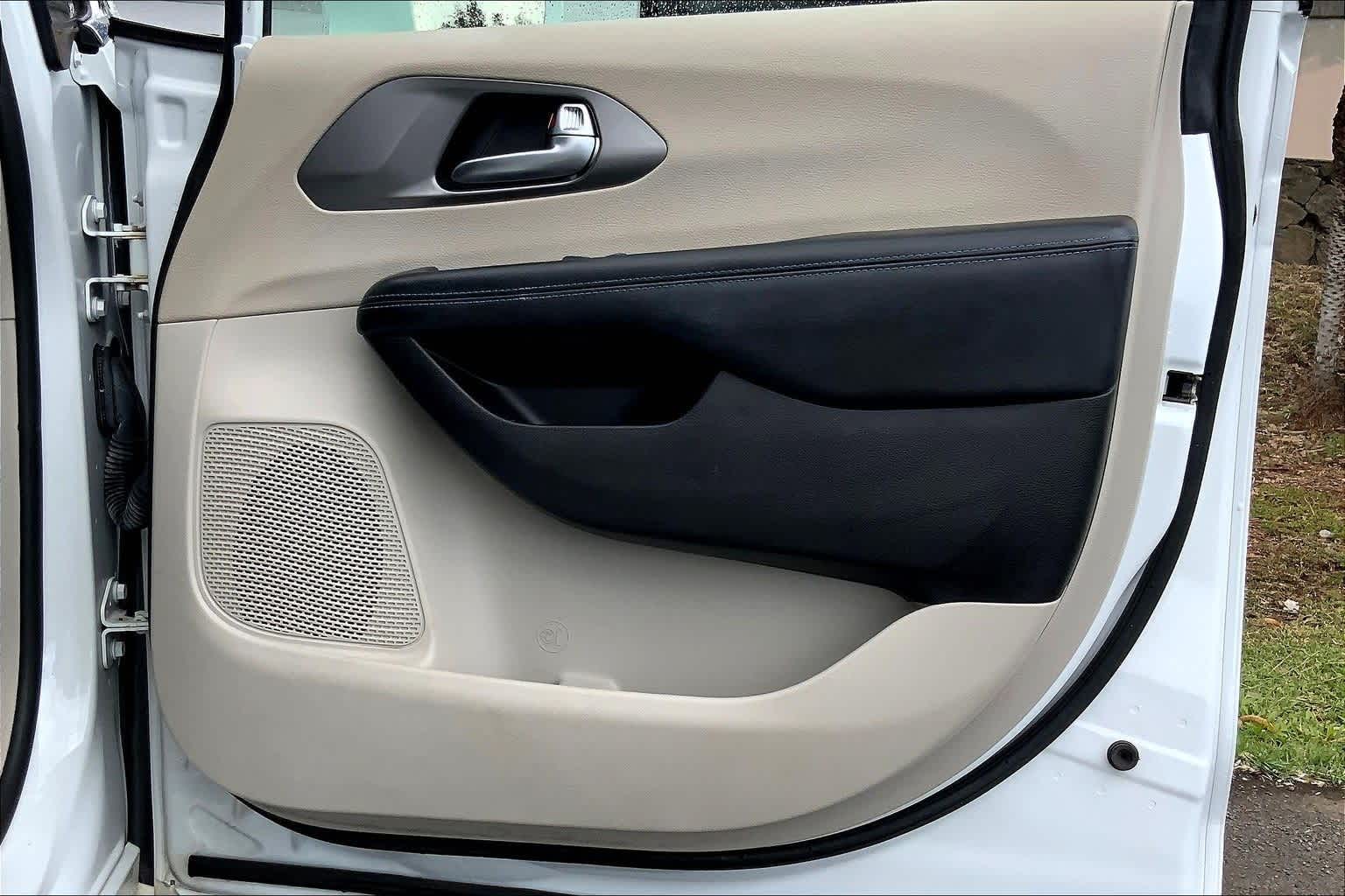 Thumbnail: 2021 Chrysler Pacifica - 28