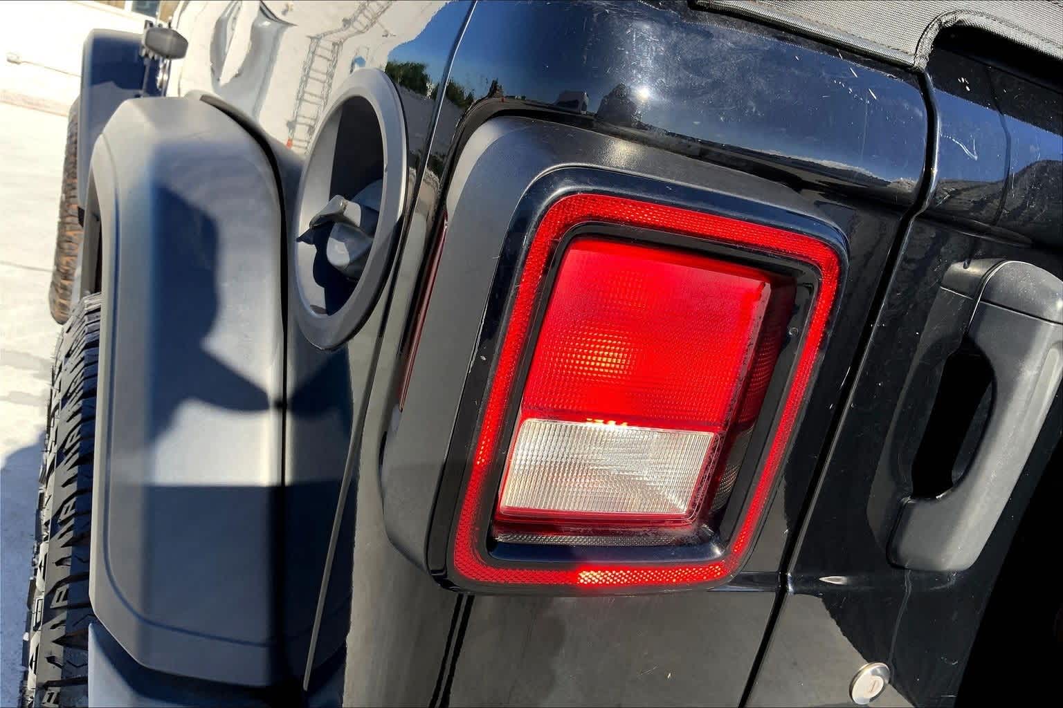 Thumbnail: 2020 Jeep Wrangler - 32