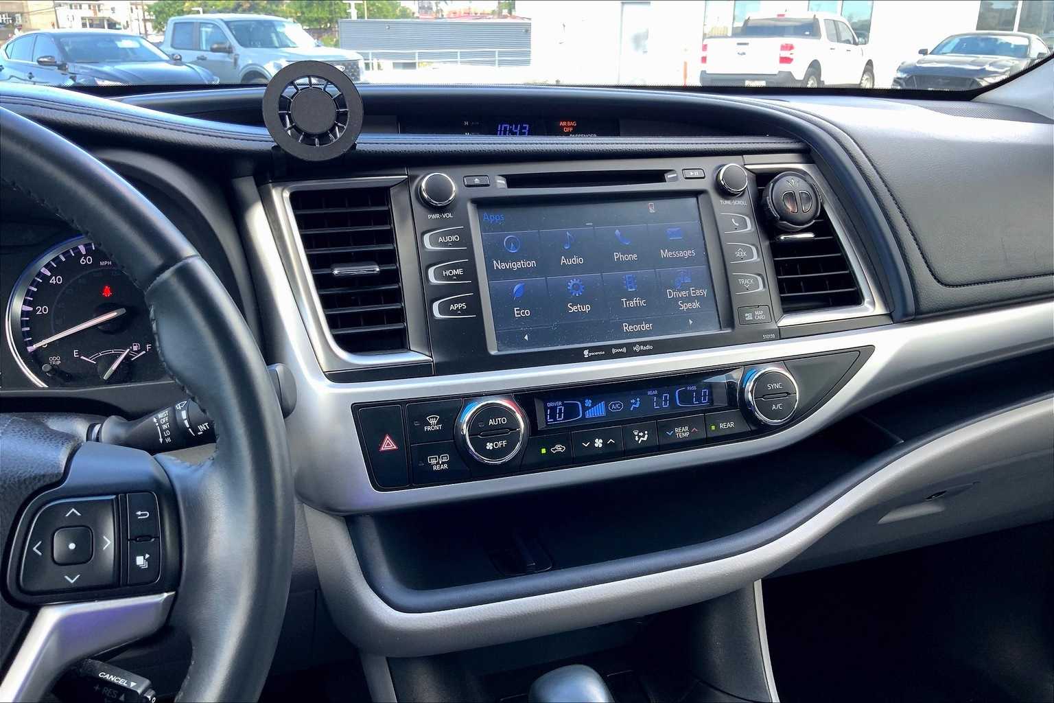 Thumbnail: 2016 Toyota Highlander - 15