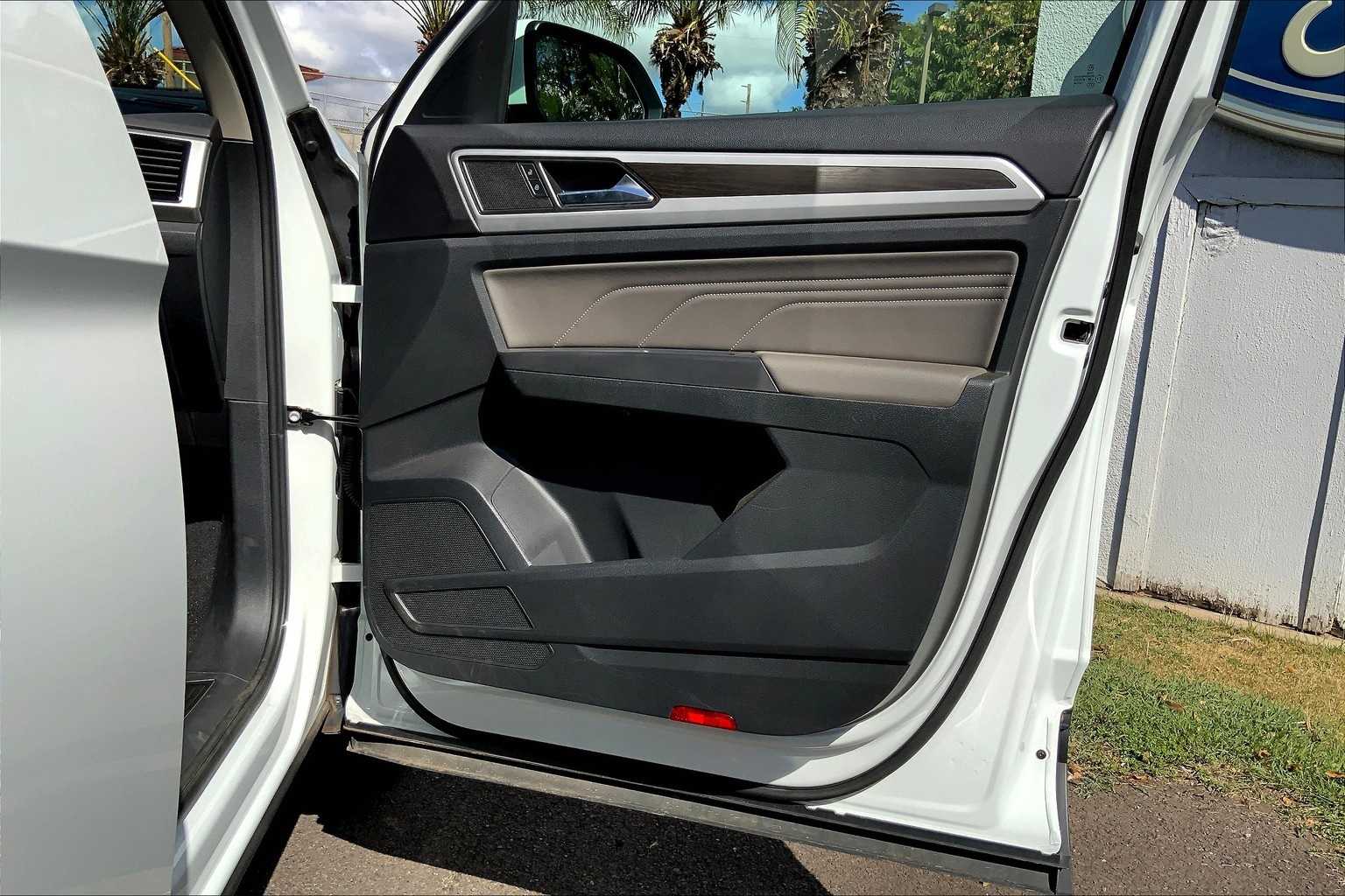 Thumbnail: 2023 Volkswagen Atlas - 28