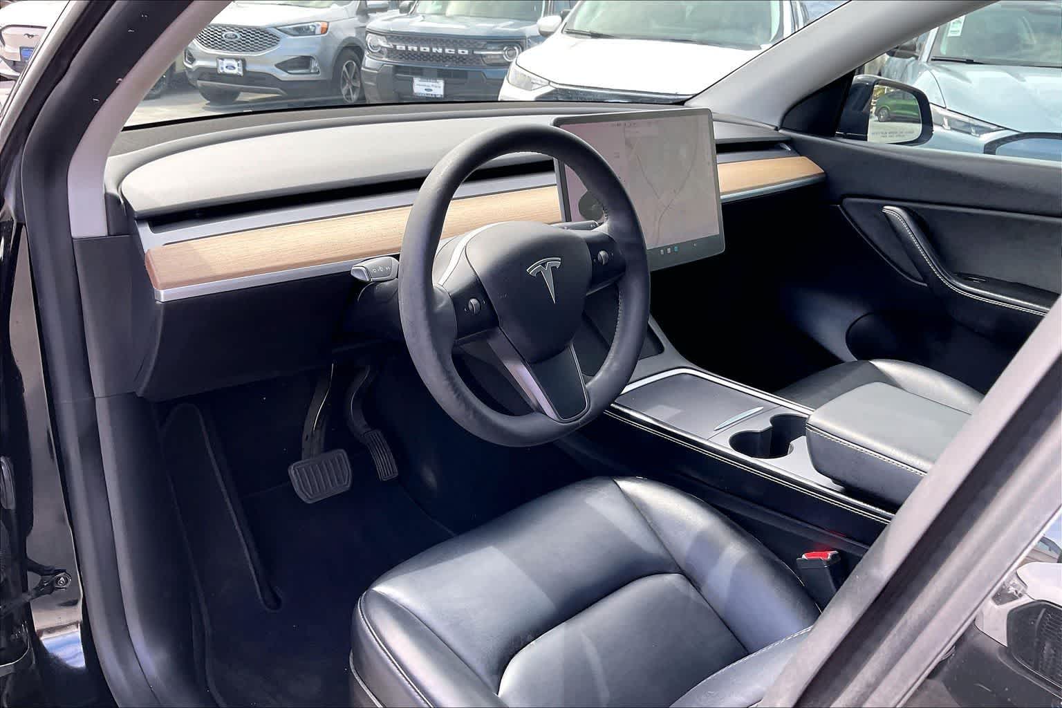 Used 2021 Tesla Model Y Long Range with VIN 5YJYGDEE2MF260384 for sale in Honolulu, HI