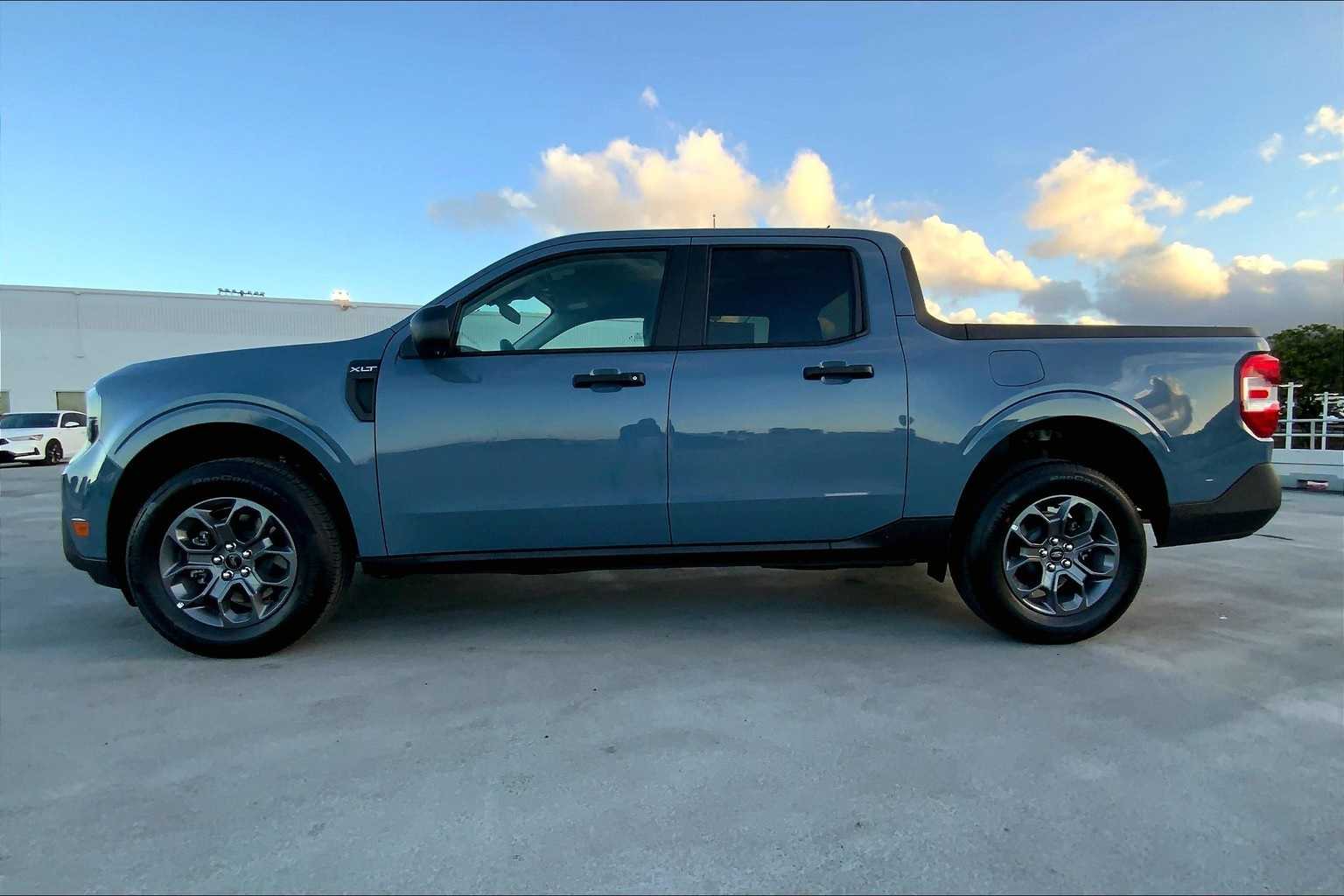2025 Ford Maverick XLT photo 3