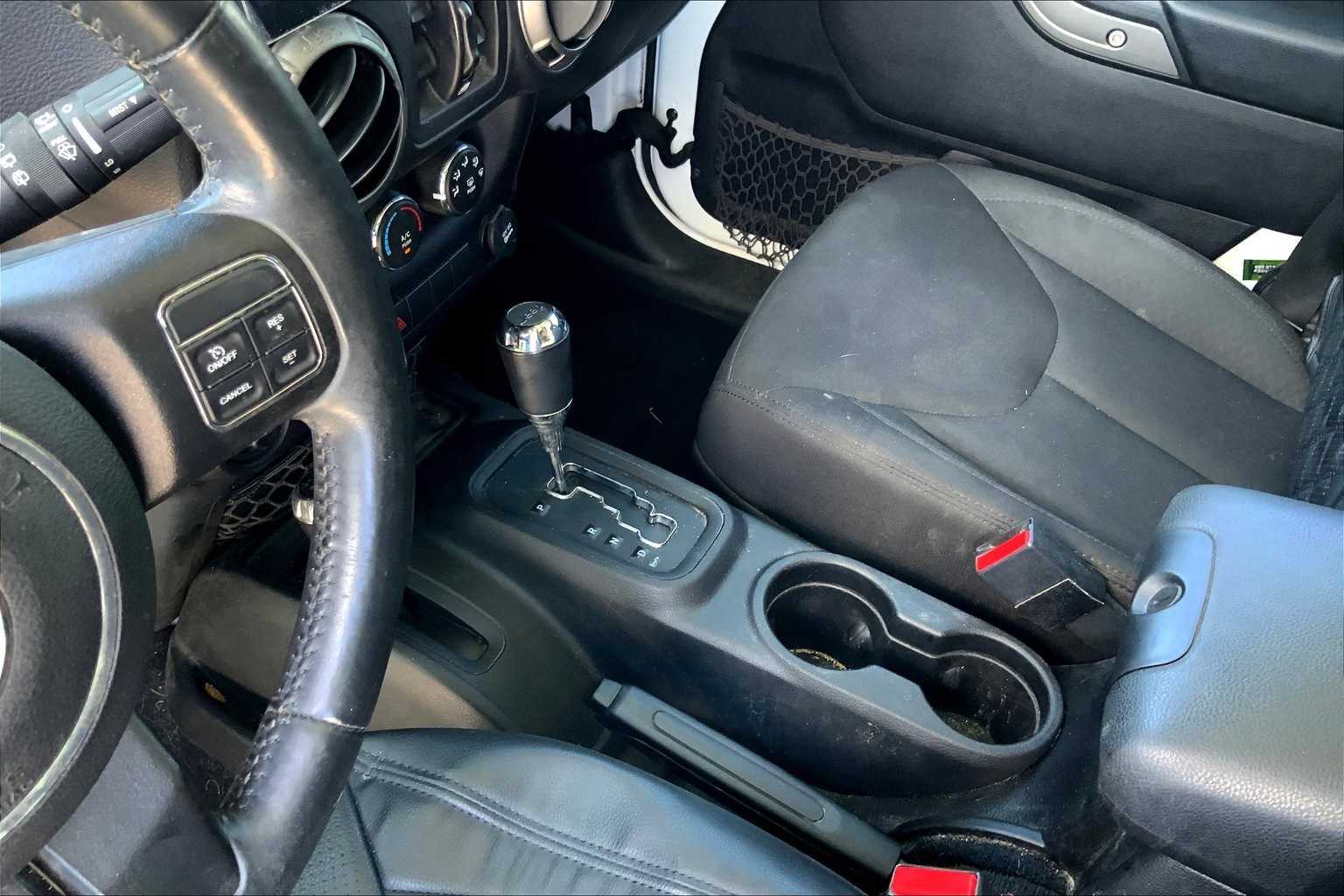 Thumbnail: 2016 Jeep Wrangler - 16