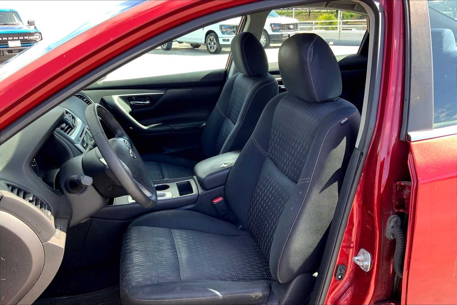 Thumbnail: 2016 Nissan Altima - 11