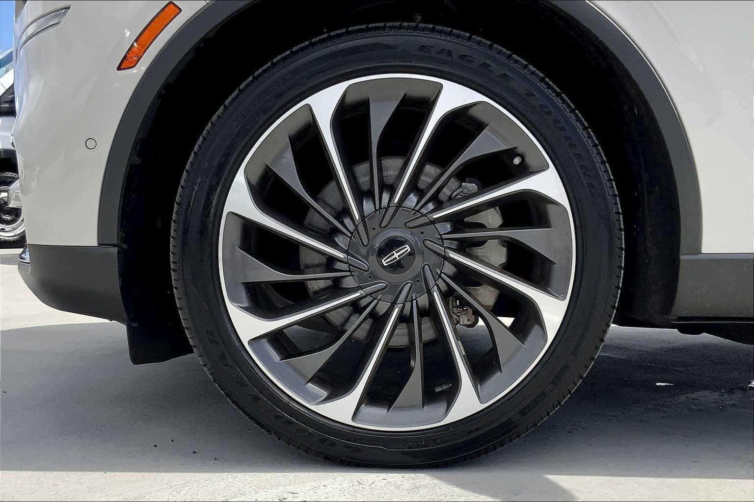 Thumbnail: 2022 Lincoln Aviator - 8