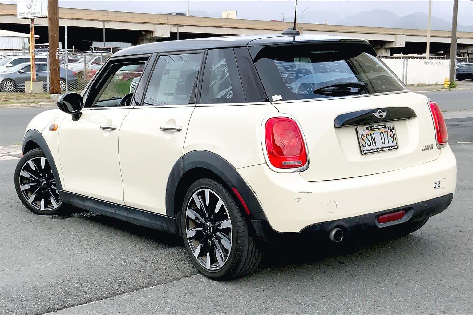 Thumbnail: 2017 MINI Cooper Hardtop - 4