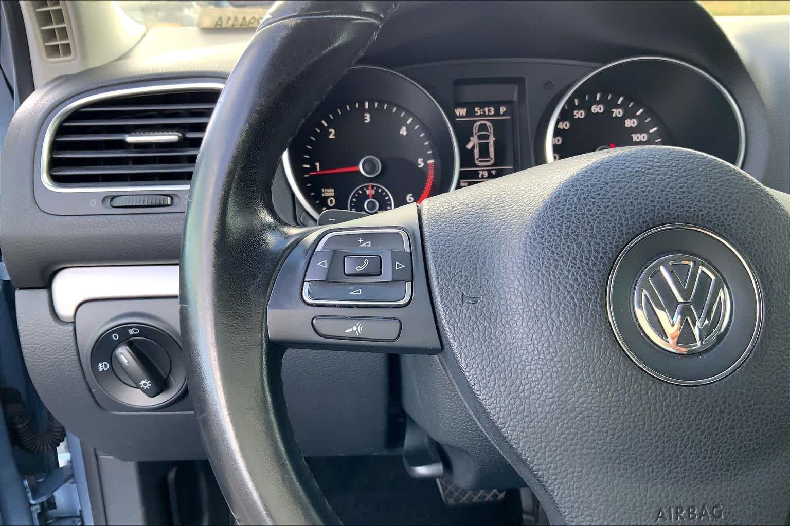 Thumbnail: 2011 Volkswagen Golf - 23