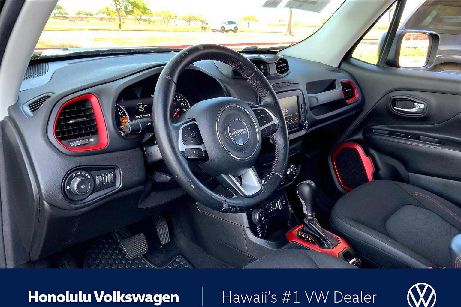 2016 Jeep Renegade Trailhawk photo 2