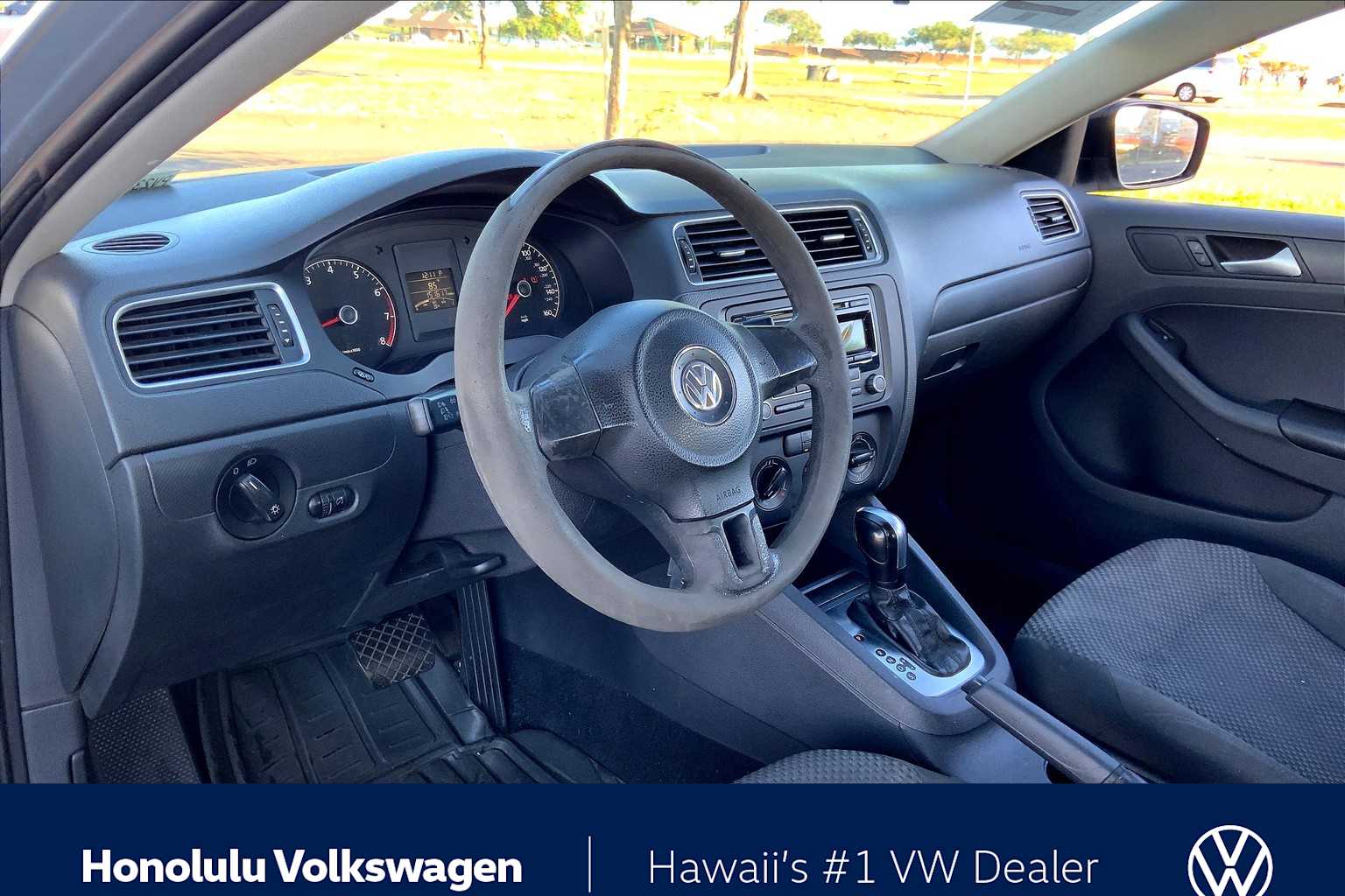 Thumbnail: 2013 Volkswagen Jetta - 2
